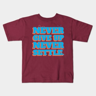 Never give up, never settle. Kids T-Shirt